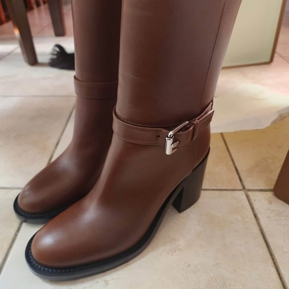 Burberry Brown Winter Boots with Block Heel - Picture 1 of 6